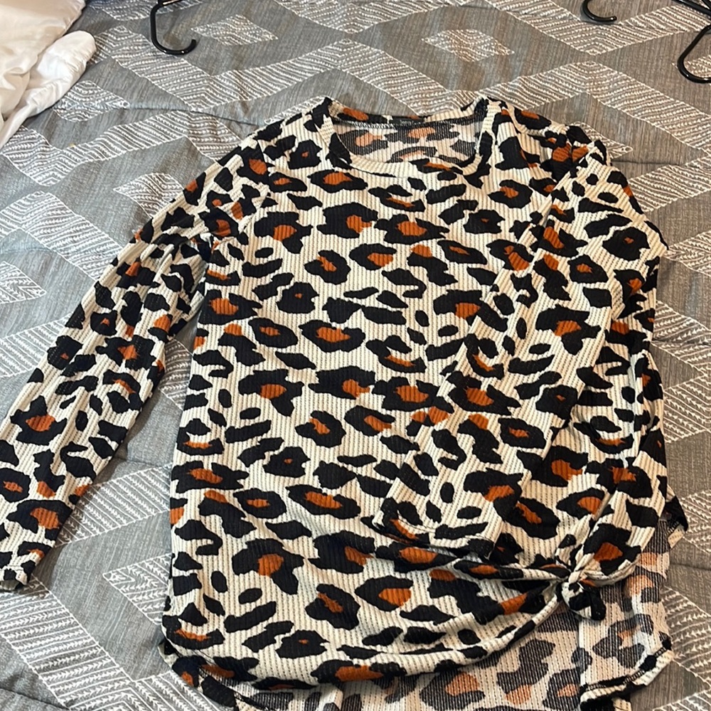 Beautiful casual shirt. Super comfy